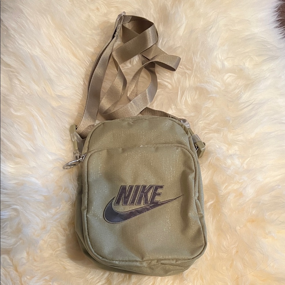 New without tag Nike Beige Shiny Belt Bag